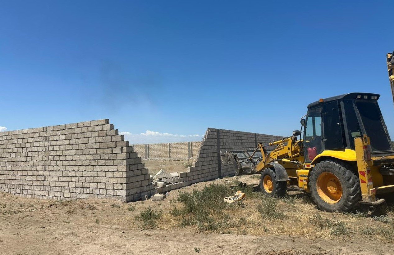 Fövqəladə Hallar Nazirliyi tərəfindən qanunsuz hasarlar sökülüb